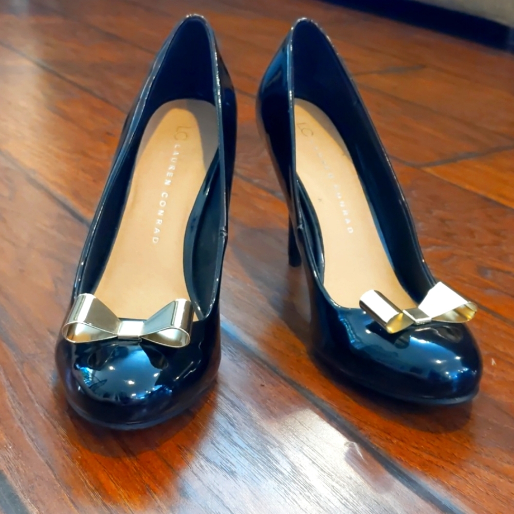RARE Lauren Conrad Gold Bow Patent pumps heels 8.5